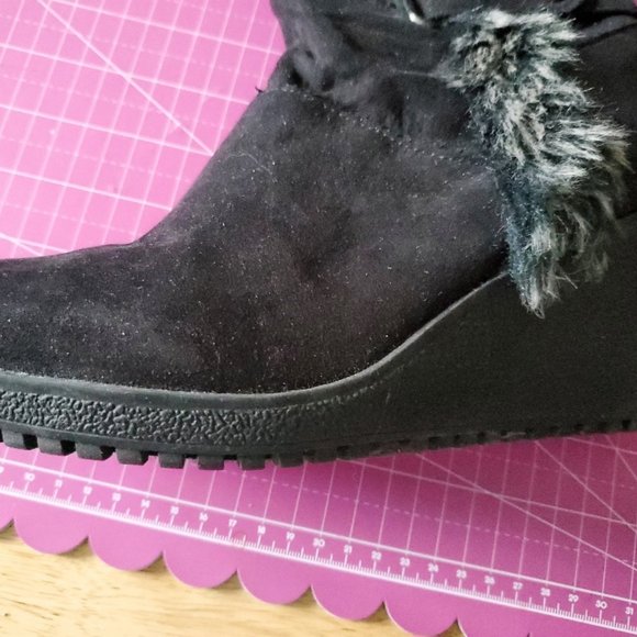 Womens Size 8 Tall Fur Trimmed Boots  New - Picture 3 of 4